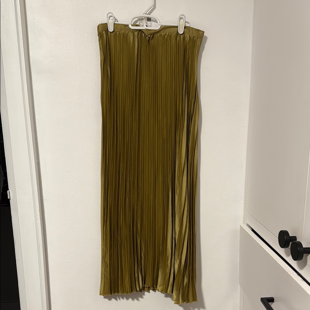 MANGO | NWT Gold Pleated Skirt